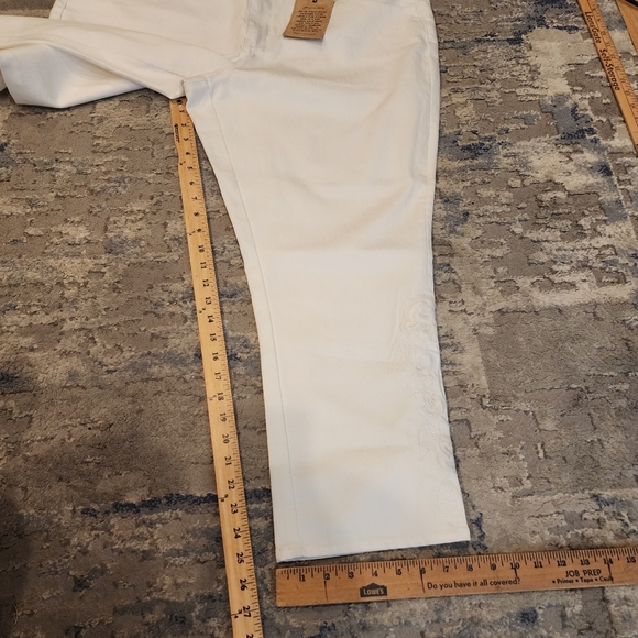 NWT Coldwater Creek Embroidered White Ankle Stretch Denim Jeans Size 20 - Picture 5 of 16